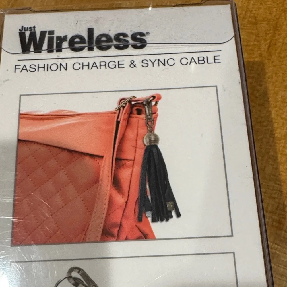 Just wireless Black Tassel Fashion Charge & Sync Cable Keychain